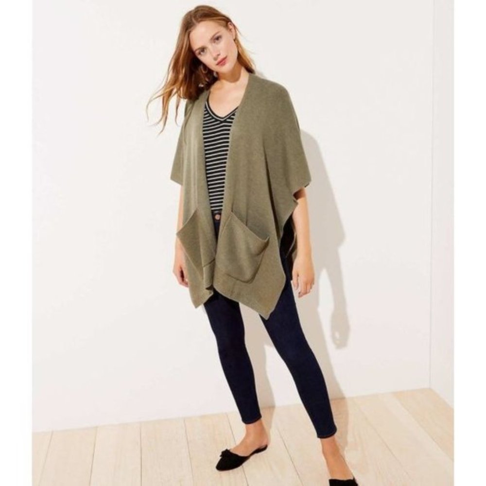 ANN TAYLOR LOFT - Pocket Poncho Sweater - XS/S - BLACK